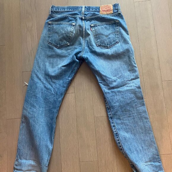 Distressed Blue Levi Jeans, Mid-Low Cut 👖🌀 - Picture 2 of 3